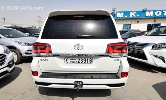 Nunua Imported Toyota Land Cruiser Nyeupe Gari ndani ya Import - Dubai nchini Bujumbura Nunua Imported Toyota Land Cruiser Nyeupe Gari ndani ya Import - Dubai nchini Bujumbura