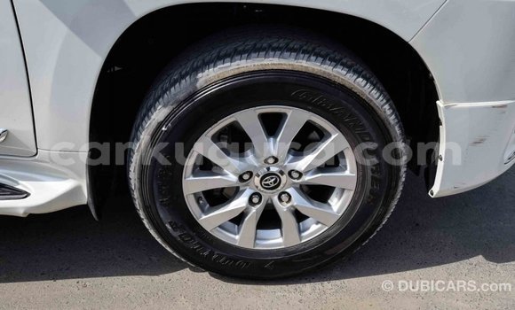Nunua Imported Toyota Land Cruiser Nyeupe Gari ndani ya Import - Dubai nchini Bujumbura Nunua Imported Toyota Land Cruiser Nyeupe Gari ndani ya Import - Dubai nchini Bujumbura