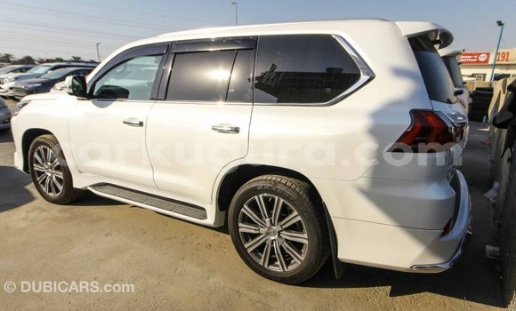 Acheter Import Voiture Lexus LX Blanc à Import - Dubai, Bujumbura
