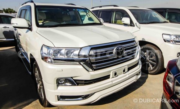 Buy Import Toyota Land Cruiser White Car in Import - Dubai in Bujumbura Buy Import Toyota Land Cruiser White Car in Import - Dubai in Bujumbura