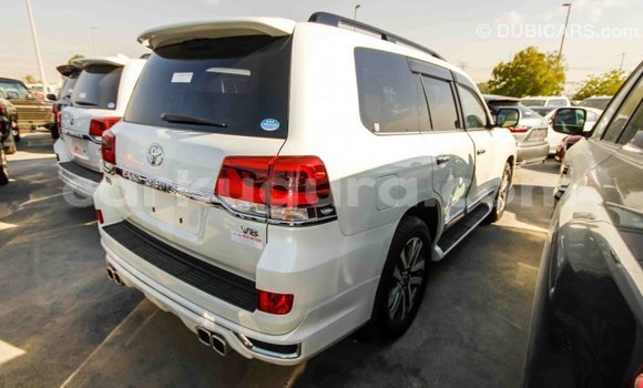 Buy Import Toyota Land Cruiser White Car in Import - Dubai in Bujumbura Buy Import Toyota Land Cruiser White Car in Import - Dubai in Bujumbura