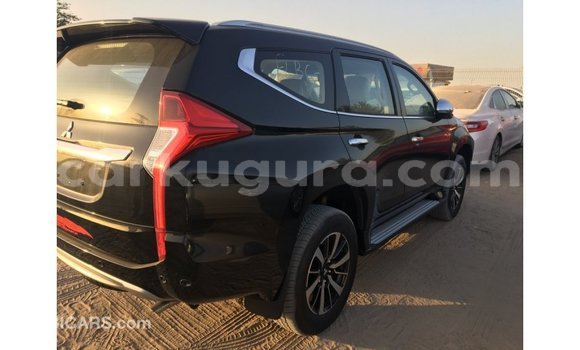 Acheter Import Voiture Mitsubishi Montero Noir à Import - Dubai, Bujumbura