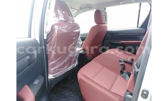 Nunua Imported Toyota Hilux Nyingine Gari ndani ya Import - Dubai nchini Bujumbura Nunua Imported Toyota Hilux Nyingine Gari ndani ya Import - Dubai nchini Bujumbura