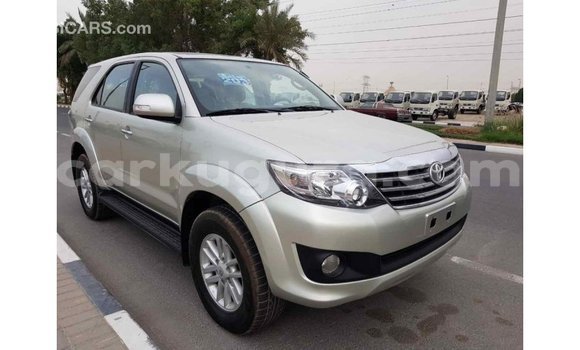 Acheter Import Voiture Toyota Fortuner Autre à Import - Dubai, Bujumbura Acheter Import Voiture Toyota Fortuner Autre à Import - Dubai, Bujumbura