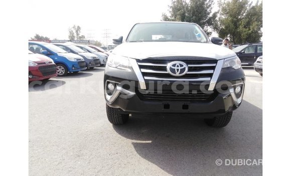 Acheter Import Voiture Toyota Fortuner Noir à Import - Dubai, Bujumbura Acheter Import Voiture Toyota Fortuner Noir à Import - Dubai, Bujumbura