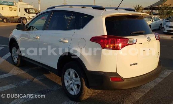 Acheter Import Voiture Toyota RAV4 Blanc à Import - Dubai, Bujumbura Acheter Import Voiture Toyota RAV4 Blanc à Import - Dubai, Bujumbura