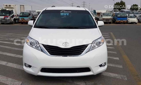 Nunua Imported Toyota Sienna Nyeupe Gari ndani ya Import - Dubai nchini Bujumbura Nunua Imported Toyota Sienna Nyeupe Gari ndani ya Import - Dubai nchini Bujumbura