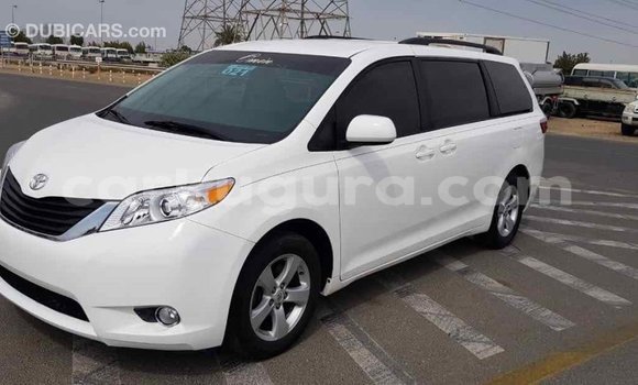 Nunua Imported Toyota Sienna Nyeupe Gari ndani ya Import - Dubai nchini Bujumbura Nunua Imported Toyota Sienna Nyeupe Gari ndani ya Import - Dubai nchini Bujumbura