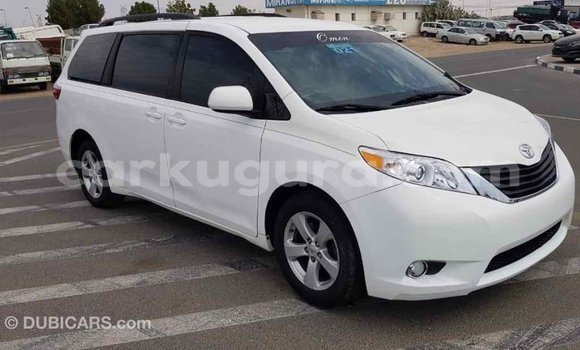 Nunua Imported Toyota Sienna Nyeupe Gari ndani ya Import - Dubai nchini Bujumbura Nunua Imported Toyota Sienna Nyeupe Gari ndani ya Import - Dubai nchini Bujumbura