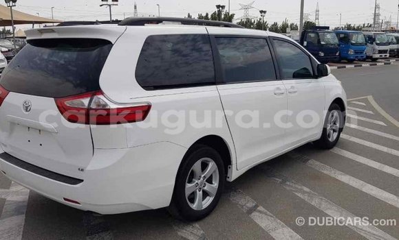 Nunua Imported Toyota Sienna Nyeupe Gari ndani ya Import - Dubai nchini Bujumbura Nunua Imported Toyota Sienna Nyeupe Gari ndani ya Import - Dubai nchini Bujumbura