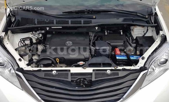 Nunua Imported Toyota Sienna Nyeupe Gari ndani ya Import - Dubai nchini Bujumbura Nunua Imported Toyota Sienna Nyeupe Gari ndani ya Import - Dubai nchini Bujumbura