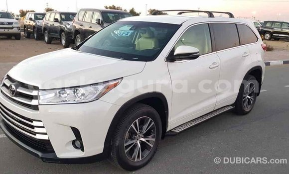 Acheter Import Voiture Toyota Highlander Blanc à Import - Dubai, Bujumbura Acheter Import Voiture Toyota Highlander Blanc à Import - Dubai, Bujumbura
