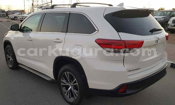 Acheter Import Voiture Toyota Highlander Blanc à Import - Dubai, Bujumbura Acheter Import Voiture Toyota Highlander Blanc à Import - Dubai, Bujumbura
