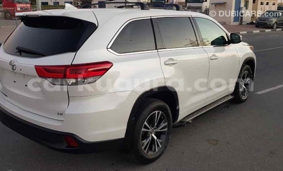 Acheter Import Voiture Toyota Highlander Blanc à Import - Dubai, Bujumbura Acheter Import Voiture Toyota Highlander Blanc à Import - Dubai, Bujumbura