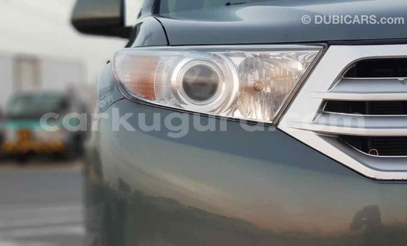 Nunua Imported Toyota Highlander Kijani Gari ndani ya Import - Dubai nchini Bujumbura Nunua Imported Toyota Highlander Kijani Gari ndani ya Import - Dubai nchini Bujumbura
