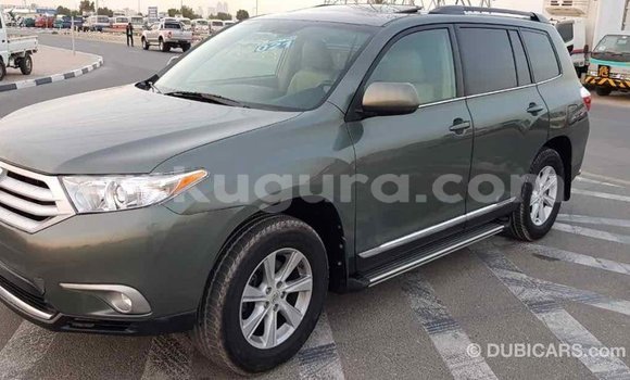 Nunua Imported Toyota Highlander Kijani Gari ndani ya Import - Dubai nchini Bujumbura Nunua Imported Toyota Highlander Kijani Gari ndani ya Import - Dubai nchini Bujumbura