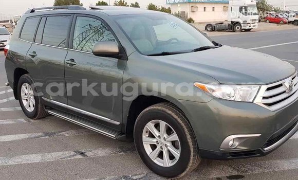 Nunua Imported Toyota Highlander Kijani Gari ndani ya Import - Dubai nchini Bujumbura Nunua Imported Toyota Highlander Kijani Gari ndani ya Import - Dubai nchini Bujumbura