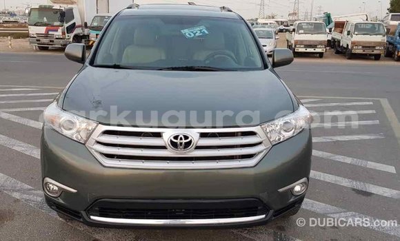 Nunua Imported Toyota Highlander Kijani Gari ndani ya Import - Dubai nchini Bujumbura Nunua Imported Toyota Highlander Kijani Gari ndani ya Import - Dubai nchini Bujumbura