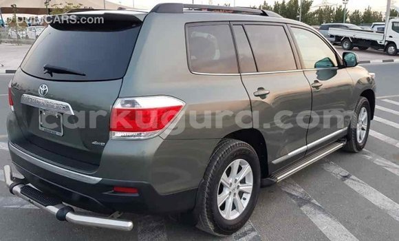 Nunua Imported Toyota Highlander Kijani Gari ndani ya Import - Dubai nchini Bujumbura Nunua Imported Toyota Highlander Kijani Gari ndani ya Import - Dubai nchini Bujumbura