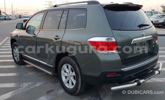 Nunua Imported Toyota Highlander Kijani Gari ndani ya Import - Dubai nchini Bujumbura Nunua Imported Toyota Highlander Kijani Gari ndani ya Import - Dubai nchini Bujumbura