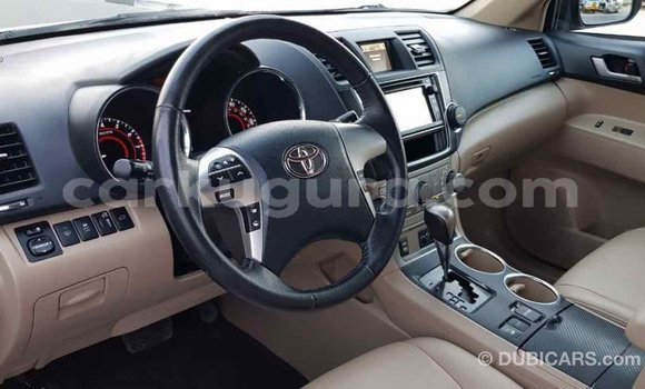 Nunua Imported Toyota Highlander Kijani Gari ndani ya Import - Dubai nchini Bujumbura Nunua Imported Toyota Highlander Kijani Gari ndani ya Import - Dubai nchini Bujumbura
