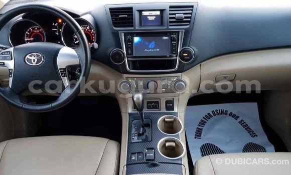 Nunua Imported Toyota Highlander Kijani Gari ndani ya Import - Dubai nchini Bujumbura Nunua Imported Toyota Highlander Kijani Gari ndani ya Import - Dubai nchini Bujumbura