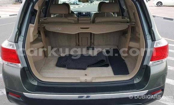 Nunua Imported Toyota Highlander Kijani Gari ndani ya Import - Dubai nchini Bujumbura Nunua Imported Toyota Highlander Kijani Gari ndani ya Import - Dubai nchini Bujumbura