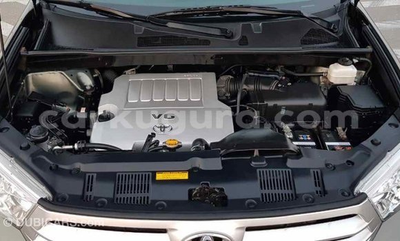 Nunua Imported Toyota Highlander Kijani Gari ndani ya Import - Dubai nchini Bujumbura Nunua Imported Toyota Highlander Kijani Gari ndani ya Import - Dubai nchini Bujumbura