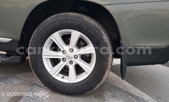 Nunua Imported Toyota Highlander Kijani Gari ndani ya Import - Dubai nchini Bujumbura Nunua Imported Toyota Highlander Kijani Gari ndani ya Import - Dubai nchini Bujumbura