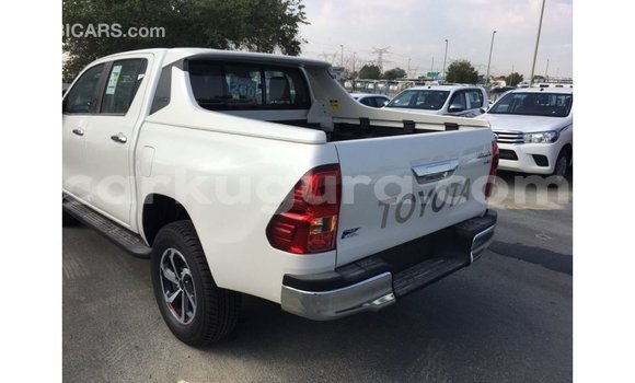 Nunua Imported Toyota Hilux Nyeupe Gari ndani ya Import - Dubai nchini Bujumbura Nunua Imported Toyota Hilux Nyeupe Gari ndani ya Import - Dubai nchini Bujumbura
