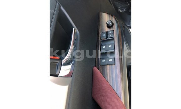 Nunua Imported Toyota Hilux Nyeupe Gari ndani ya Import - Dubai nchini Bujumbura Nunua Imported Toyota Hilux Nyeupe Gari ndani ya Import - Dubai nchini Bujumbura