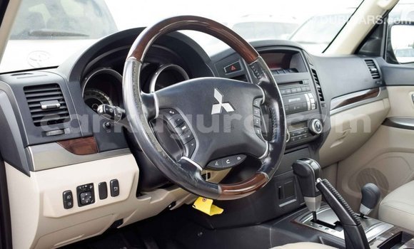 Nunua Imported Mitsubishi Pajero Nyeusi Gari ndani ya Import - Dubai nchini Bujumbura Nunua Imported Mitsubishi Pajero Nyeusi Gari ndani ya Import - Dubai nchini Bujumbura
