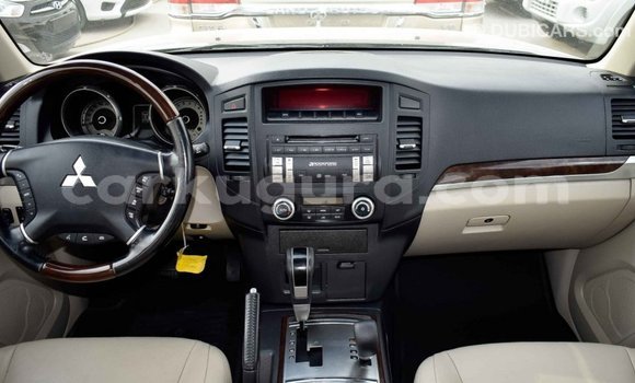 Nunua Imported Mitsubishi Pajero Nyeusi Gari ndani ya Import - Dubai nchini Bujumbura Nunua Imported Mitsubishi Pajero Nyeusi Gari ndani ya Import - Dubai nchini Bujumbura