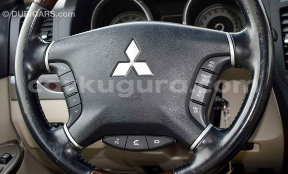 Nunua Imported Mitsubishi Pajero Nyeusi Gari ndani ya Import - Dubai nchini Bujumbura Nunua Imported Mitsubishi Pajero Nyeusi Gari ndani ya Import - Dubai nchini Bujumbura