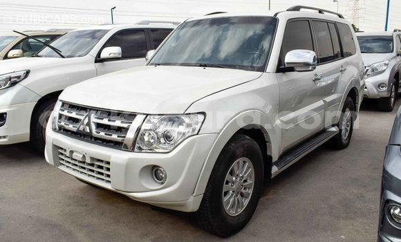 Nunua Imported Mitsubishi Pajero Nyeupe Gari ndani ya Import - Dubai nchini Bujumbura Nunua Imported Mitsubishi Pajero Nyeupe Gari ndani ya Import - Dubai nchini Bujumbura
