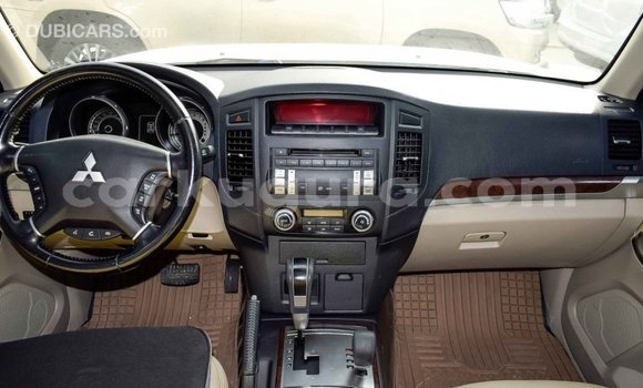 Nunua Imported Mitsubishi Pajero Nyeupe Gari ndani ya Import - Dubai nchini Bujumbura Nunua Imported Mitsubishi Pajero Nyeupe Gari ndani ya Import - Dubai nchini Bujumbura