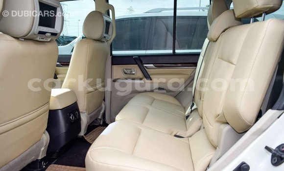 Nunua Imported Mitsubishi Pajero Nyeupe Gari ndani ya Import - Dubai nchini Bujumbura Nunua Imported Mitsubishi Pajero Nyeupe Gari ndani ya Import - Dubai nchini Bujumbura