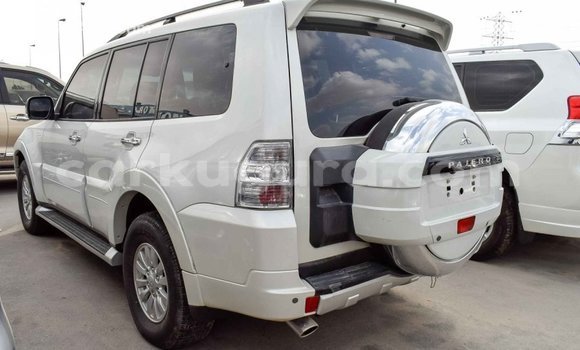 Nunua Imported Mitsubishi Pajero Nyeupe Gari ndani ya Import - Dubai nchini Bujumbura Nunua Imported Mitsubishi Pajero Nyeupe Gari ndani ya Import - Dubai nchini Bujumbura