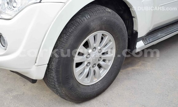 Nunua Imported Mitsubishi Pajero Nyeupe Gari ndani ya Import - Dubai nchini Bujumbura Nunua Imported Mitsubishi Pajero Nyeupe Gari ndani ya Import - Dubai nchini Bujumbura