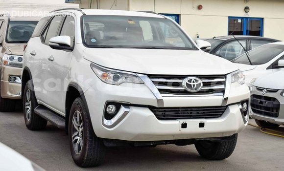 Nunua Imported Toyota Fortuner Nyeupe Gari ndani ya Import - Dubai nchini Bujumbura Nunua Imported Toyota Fortuner Nyeupe Gari ndani ya Import - Dubai nchini Bujumbura