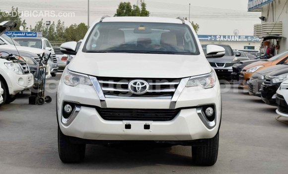 Nunua Imported Toyota Fortuner Nyeupe Gari ndani ya Import - Dubai nchini Bujumbura Nunua Imported Toyota Fortuner Nyeupe Gari ndani ya Import - Dubai nchini Bujumbura