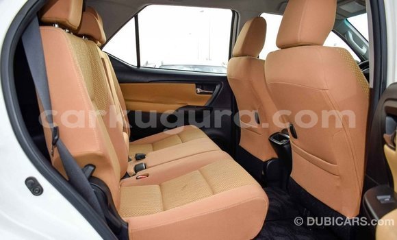 Nunua Imported Toyota Fortuner Nyeupe Gari ndani ya Import - Dubai nchini Bujumbura Nunua Imported Toyota Fortuner Nyeupe Gari ndani ya Import - Dubai nchini Bujumbura