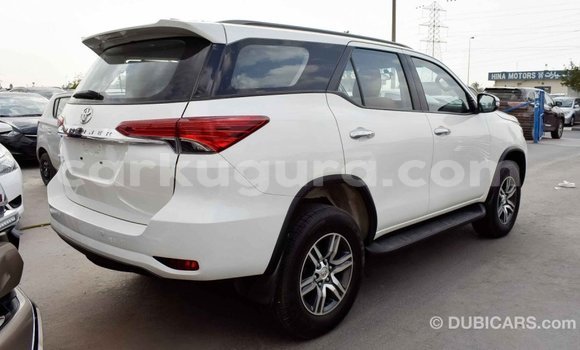 Nunua Imported Toyota Fortuner Nyeupe Gari ndani ya Import - Dubai nchini Bujumbura Nunua Imported Toyota Fortuner Nyeupe Gari ndani ya Import - Dubai nchini Bujumbura