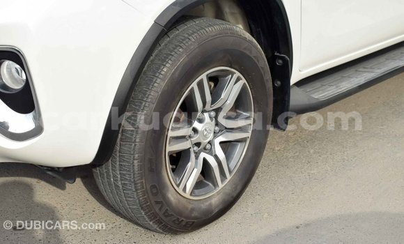 Nunua Imported Toyota Fortuner Nyeupe Gari ndani ya Import - Dubai nchini Bujumbura Nunua Imported Toyota Fortuner Nyeupe Gari ndani ya Import - Dubai nchini Bujumbura