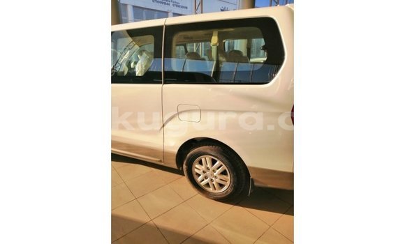 Nunua Imported Hyundai Chorus Nyeupe Lori ndani ya Import - Dubai nchini Bujumbura Nunua Imported Hyundai Chorus Nyeupe Lori ndani ya Import - Dubai nchini Bujumbura