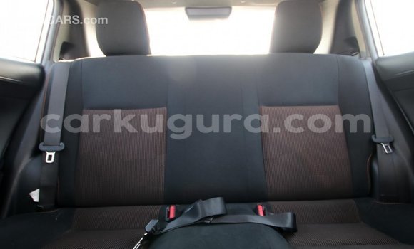 Nunua Imported Toyota Yaris Nyeupe Gari ndani ya Import - Dubai nchini Bujumbura Nunua Imported Toyota Yaris Nyeupe Gari ndani ya Import - Dubai nchini Bujumbura