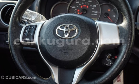 Acheter Import Voiture Toyota Yaris Rouge à Import - Dubai, Bujumbura Acheter Import Voiture Toyota Yaris Rouge à Import - Dubai, Bujumbura