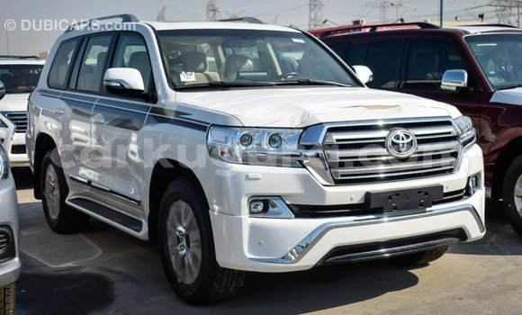 Acheter Import Voiture Toyota Land Cruiser Blanc à Import - Dubai, Bujumbura Acheter Import Voiture Toyota Land Cruiser Blanc à Import - Dubai, Bujumbura