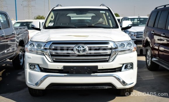 Acheter Import Voiture Toyota Land Cruiser Blanc à Import - Dubai, Bujumbura Acheter Import Voiture Toyota Land Cruiser Blanc à Import - Dubai, Bujumbura