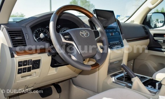 Acheter Import Voiture Toyota Land Cruiser Blanc à Import - Dubai, Bujumbura Acheter Import Voiture Toyota Land Cruiser Blanc à Import - Dubai, Bujumbura
